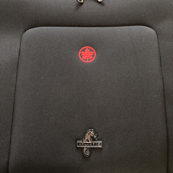 🆕 ATLANTIC AIR CANADA FOLDABLE GARMENT BAD - Picture 3 of 9